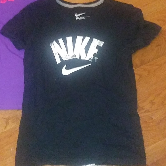 Nike shirt - Picture 1 of 1